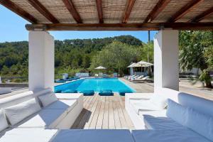 Elegant Villa Retreat in Ibizas Heart, 1041