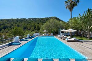 Elegant Villa Retreat in Ibizas Heart, 1041