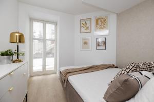 Kępna Lumière Apartment by Solarento