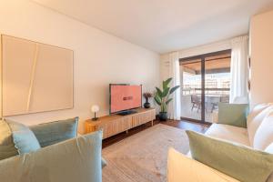 GuestReady - Sunny comfort with a balcony and pool