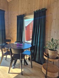 Måvikens havsstugor