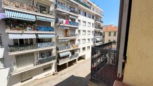 Appartements Proche Palais Des Festivals, T2 avec Mezzanine - Palmazur Vacances : photos des chambres