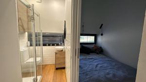 LEŚNY LUZ domek całoroczny w lesie nad jeziorem, duży taras, basen, boisko do siatkówki, kino plenerowe, ognisko i grill