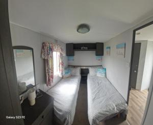 E11 caravan sand le mere holiday park