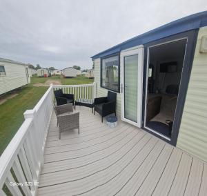E11 caravan sand le mere holiday park