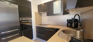 Appartements Apartment with balcony near the beach : photos des chambres