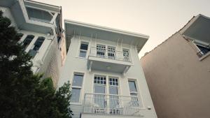 Eva Bosphora Waterfront Living