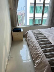 Spacious living room Hamptons Park Apartment