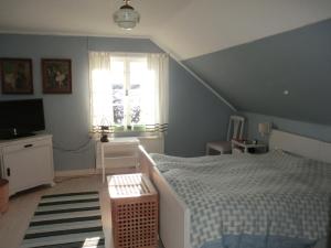 Träthult, Karlsro med privat badstrand