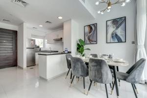 PVH - Chic 3BR Villa with Backyard - Albizia