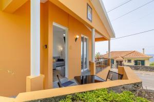 Coastal São Vicente Mountain & Sea View Hideaway with Free Parking