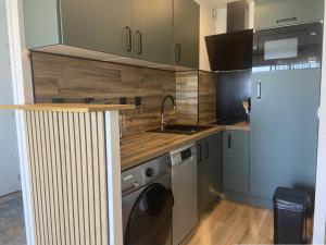 Appartements Agreable T2 pour 4 pers, residence avec piscine et plage a proximite - FR-1-559-45 : photos des chambres