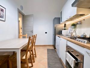 2 min to Acquarium Porto Antico Vanilla Apartment