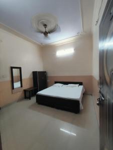 Shri Girraj Guest House