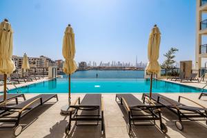 1BR in Le Pont Private Beach Access