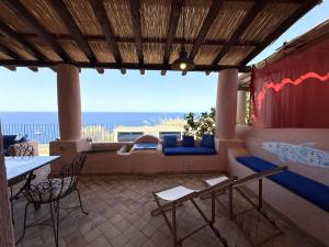 Casa Ajo e Didy, panorama sul mare a Malfa