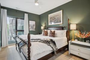 Southern Comfort Short Walk to Broadway w Pool & Gym at the Hyve