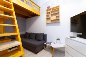 Swarzs Downtown Apartment by NW