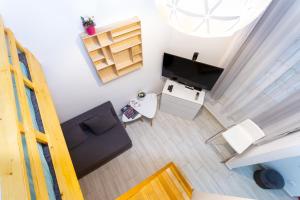 Swarzs Downtown Apartment by NW