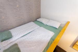 Swarzs Downtown Apartment by NW