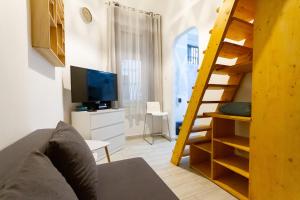 Swarzs Downtown Apartment by NW