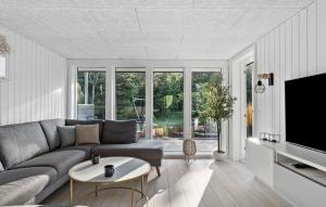 2 Bedroom Amazing Home In Hals