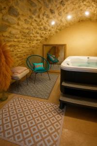B&B / Chambres d'hotes UZES COTE VILLAGE - Chambre d'hotes : photos des chambres