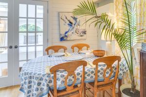 Private Heated Pool Family Cottage in Plymouth!