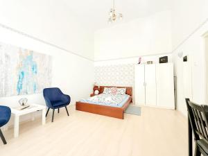 FREE PARKING GARAGE! Downtown apartment, Best location!