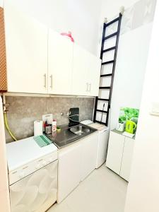 FREE PARKING GARAGE! Downtown apartment, Best location!