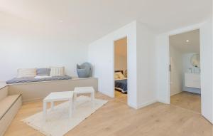 Maisons de vacances 1 Bedroom Amazing Home In Loupian : photos des chambres