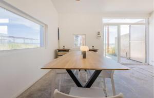 Maisons de vacances 1 Bedroom Amazing Home In Loupian : photos des chambres