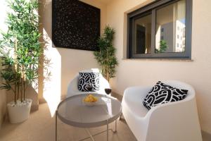 Beautiful apartment with pool and gardens