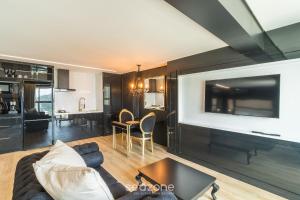 Estúdio Completo a 850m da Praia RCX1105