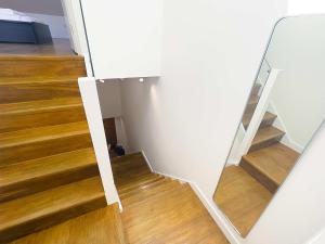 Beautiful London Townhouse - 5 mins from Queens Road Station