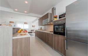 4 Bedroom Amazing Home In Debeljak