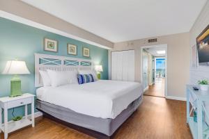 Ocean Breeze by StayMareni - King Suite