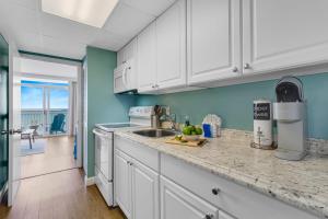 Ocean Breeze by StayMareni - King Suite