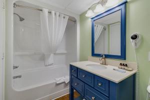 Ocean Breeze by StayMareni - King Suite