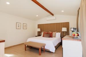 New Cabin with King Bed, AC and TV near Wineries at Monte Olmo