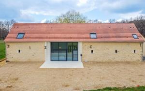 Grange de Clyna-Piscine & Spa à 10 min du circuit - Ubytování bez kategorie ve městě Parigné-lʼÉvêque