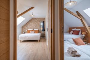 Maisons de vacances Grange de Clyna-Piscine & Spa a 10 min du circuit : photos des chambres