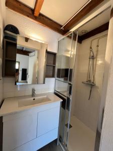 Belle villa 5 couchages terrasse parking dans résidence sécurisée piscine commune 400m de la mer LRJP16