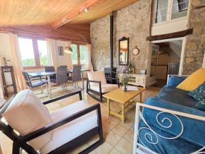 Lodges Les Grangeonnes, gites nature, piscine, bain nordique, sauna pour accueil familiale ou de groupe : photos des chambres