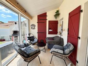 Spacieuse et belle villa climatisée pour 9 couchages, Wifi, piscine commune, 250 m de la plage dans résidence LRMA6465