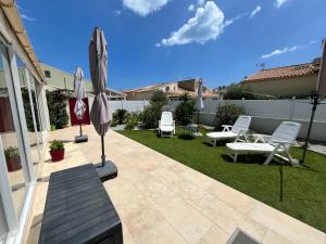 Spacieuse et belle villa climatisée pour 9 couchages, Wifi, piscine commune, 250 m de la plage dans résidence LRMA6465