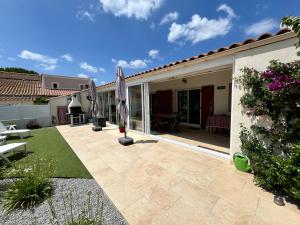 Spacieuse et belle villa climatisée pour 9 couchages, Wifi, piscine commune, 250 m de la plage dans résidence LRMA6465