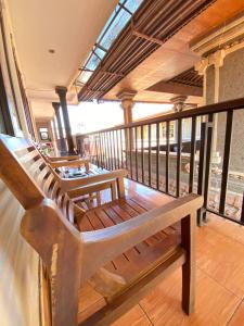 ABI Hotel2 - 1 minute to the Beach and 1 second to the Mall