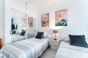 Las Palmeras marina view