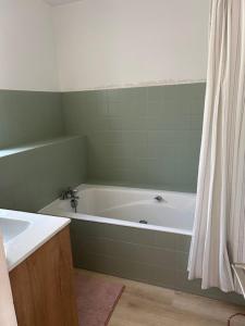 Appartements T2 plage de Caroual vue mer : photos des chambres